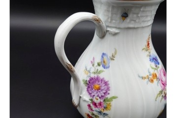 ドイツ製　Meissen(マイセン)　フラワーブーケ　五つ花デザイン　色鮮やかな昆虫と花々が描かれたポット・クリーマー・シュガーポットセット　(R-090972)