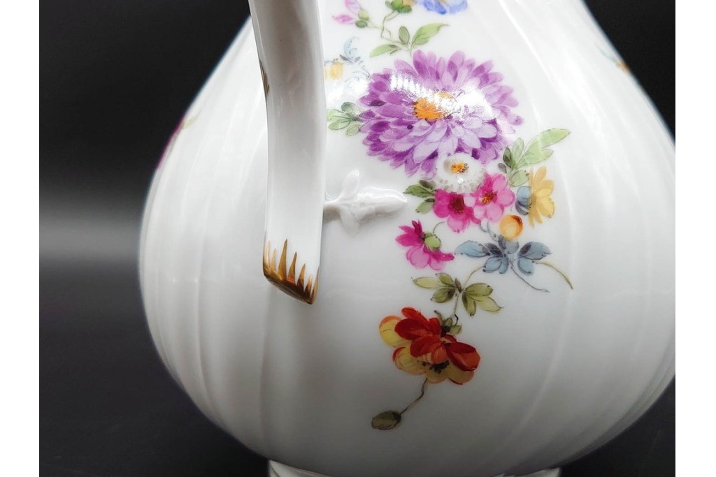 ドイツ製　Meissen(マイセン)　フラワーブーケ　五つ花デザイン　色鮮やかな昆虫と花々が描かれたポット・クリーマー・シュガーポットセット　(R-090972)