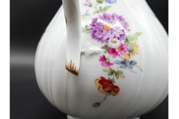 ドイツ製　Meissen(マイセン)　フラワーブーケ　五つ花デザイン　色鮮やかな昆虫と花々が描かれたポット・クリーマー・シュガーポットセット　(R-090972)