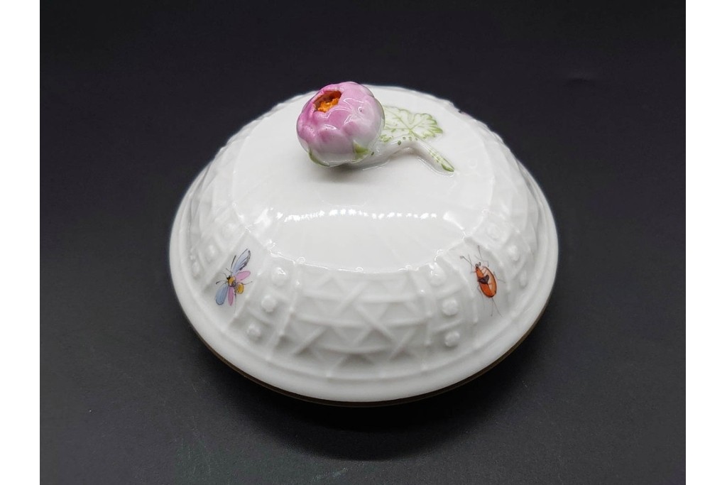 ドイツ製　Meissen(マイセン)　フラワーブーケ　五つ花デザイン　色鮮やかな昆虫と花々が描かれたポット・クリーマー・シュガーポットセット　(R-090972)