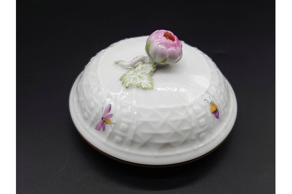 ドイツ製　Meissen(マイセン)　フラワーブーケ　五つ花デザイン　色鮮やかな昆虫と花々が描かれたポット・クリーマー・シュガーポットセット　(R-090972)
