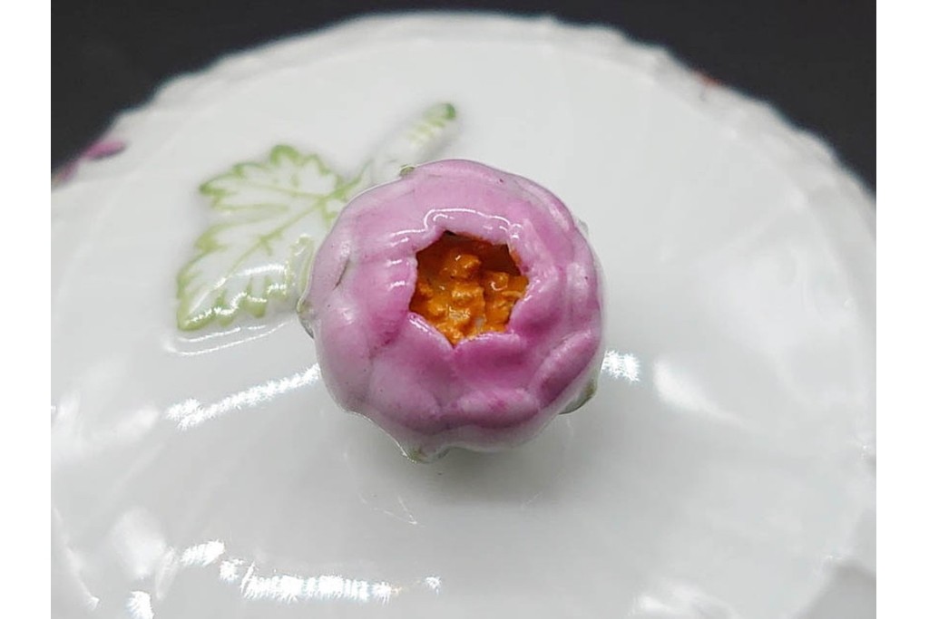 ドイツ製　Meissen(マイセン)　フラワーブーケ　五つ花デザイン　色鮮やかな昆虫と花々が描かれたポット・クリーマー・シュガーポットセット　(R-090972)