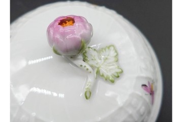 ドイツ製　Meissen(マイセン)　フラワーブーケ　五つ花デザイン　色鮮やかな昆虫と花々が描かれたポット・クリーマー・シュガーポットセット　(R-090972)