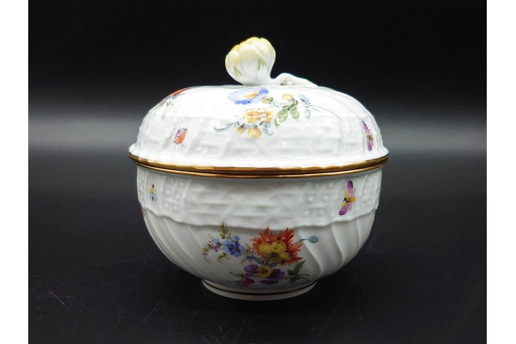 ドイツ製　Meissen(マイセン)　フラワーブーケ　五つ花デザイン　色鮮やかな昆虫と花々が描かれたポット・クリーマー・シュガーポットセット　(R-090972)