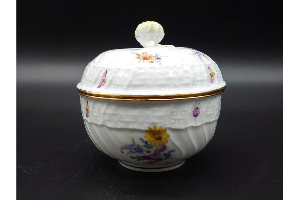 ドイツ製　Meissen(マイセン)　フラワーブーケ　五つ花デザイン　色鮮やかな昆虫と花々が描かれたポット・クリーマー・シュガーポットセット　(R-090972)