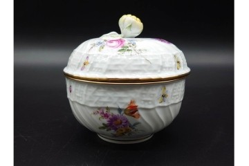 ドイツ製　Meissen(マイセン)　フラワーブーケ　五つ花デザイン　色鮮やかな昆虫と花々が描かれたポット・クリーマー・シュガーポットセット　(R-090972)
