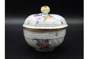 ドイツ製　Meissen(マイセン)　フラワーブーケ　五つ花デザイン　色鮮やかな昆虫と花々が描かれたポット・クリーマー・シュガーポットセット　(R-090972)