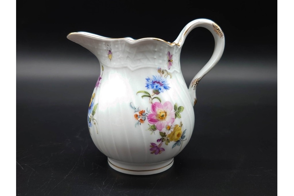 ドイツ製　Meissen(マイセン)　フラワーブーケ　五つ花デザイン　色鮮やかな昆虫と花々が描かれたポット・クリーマー・シュガーポットセット　(R-090972)