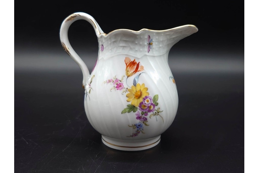 ドイツ製　Meissen(マイセン)　フラワーブーケ　五つ花デザイン　色鮮やかな昆虫と花々が描かれたポット・クリーマー・シュガーポットセット　(R-090972)