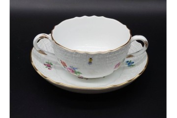 希少!　ドイツ製　Meissen(マイセン)　フラワーブーケ　五つ花デザイン　ダブルハンドルのカップ&ソーサー3客セット　(R-090973)