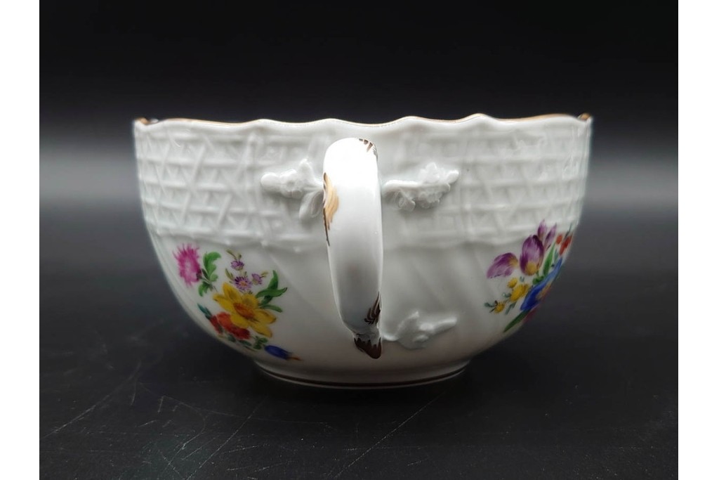 希少!　ドイツ製　Meissen(マイセン)　フラワーブーケ　五つ花デザイン　ダブルハンドルのカップ&ソーサー3客セット　(R-090973)