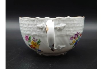 希少!　ドイツ製　Meissen(マイセン)　フラワーブーケ　五つ花デザイン　ダブルハンドルのカップ&ソーサー3客セット　(R-090973)