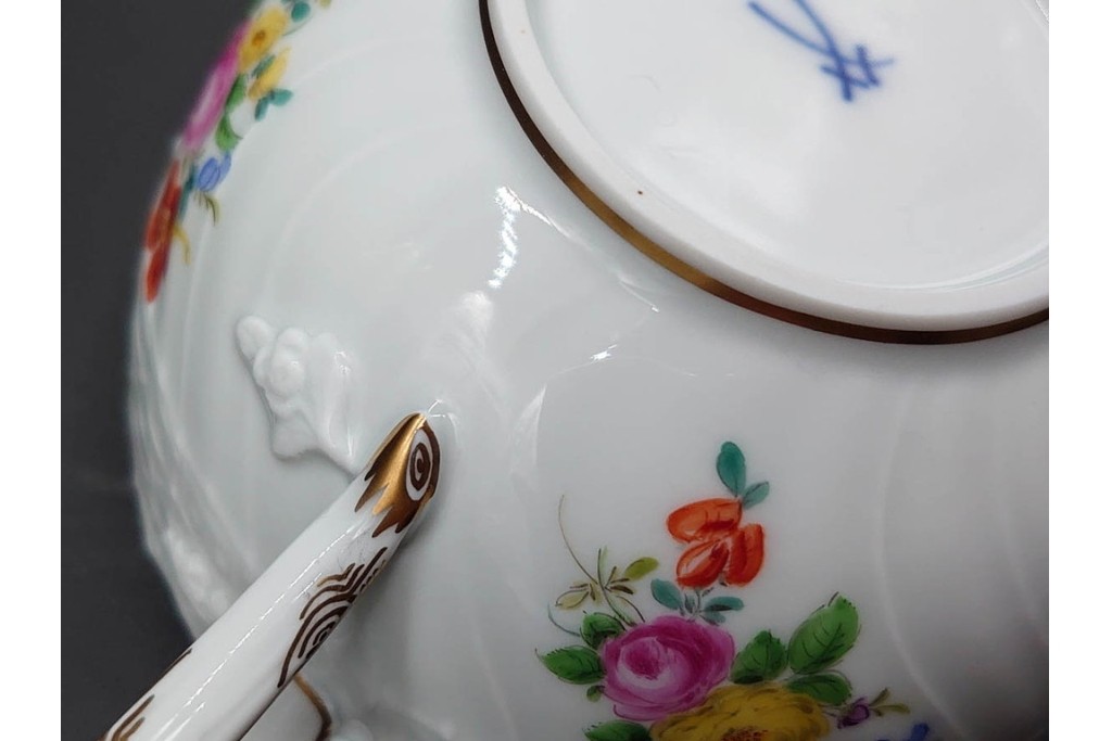 希少!　ドイツ製　Meissen(マイセン)　フラワーブーケ　五つ花デザイン　ダブルハンドルのカップ&ソーサー3客セット　(R-090973)