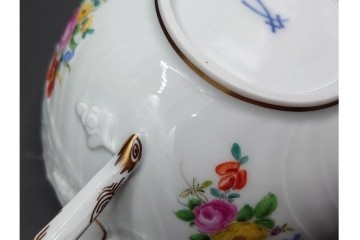 希少!　ドイツ製　Meissen(マイセン)　フラワーブーケ　五つ花デザイン　ダブルハンドルのカップ&ソーサー3客セット　(R-090973)