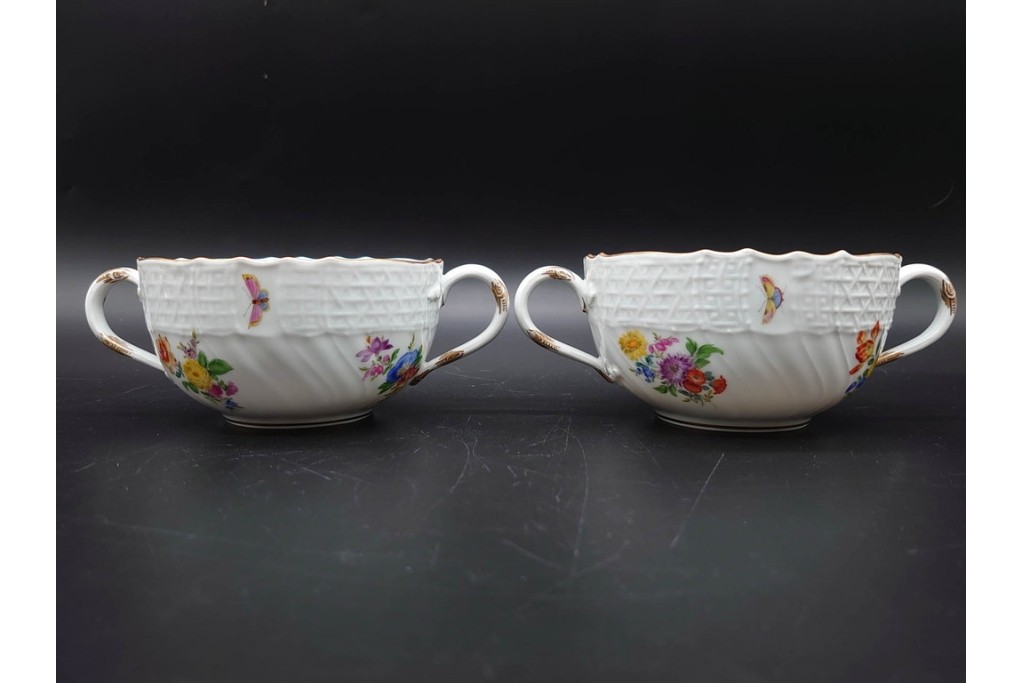 希少!　ドイツ製　Meissen(マイセン)　フラワーブーケ　五つ花デザイン　ダブルハンドルのカップ&ソーサー3客セット　(R-090973)