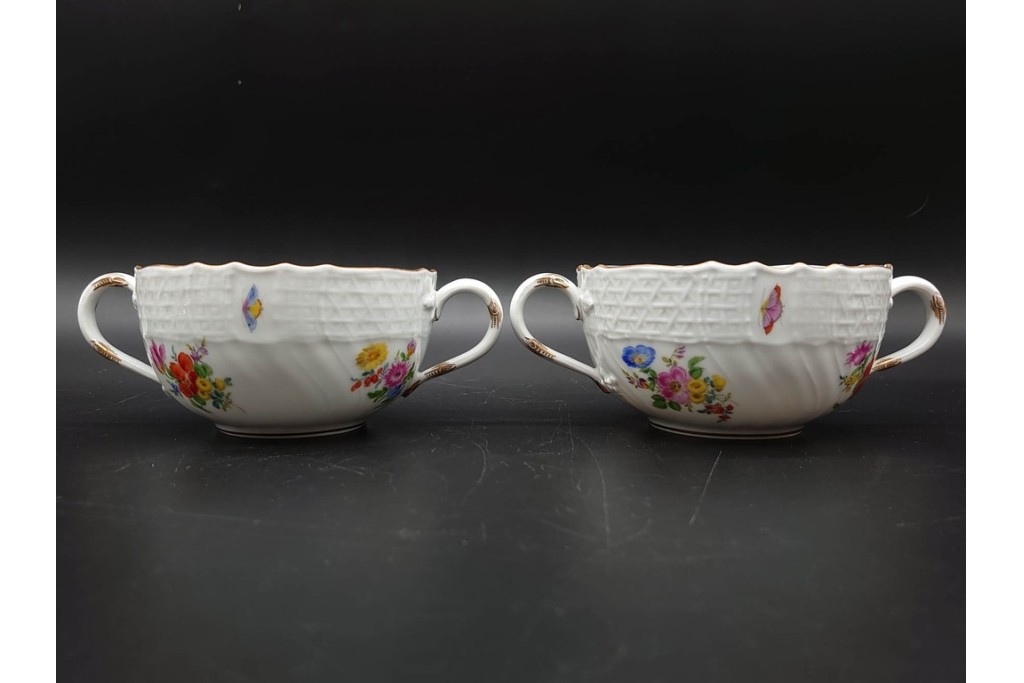 希少!　ドイツ製　Meissen(マイセン)　フラワーブーケ　五つ花デザイン　ダブルハンドルのカップ&ソーサー3客セット　(R-090973)