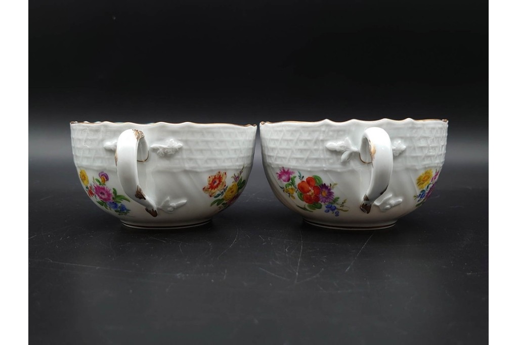 希少!　ドイツ製　Meissen(マイセン)　フラワーブーケ　五つ花デザイン　ダブルハンドルのカップ&ソーサー3客セット　(R-090973)