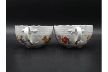 希少!　ドイツ製　Meissen(マイセン)　フラワーブーケ　五つ花デザイン　ダブルハンドルのカップ&ソーサー3客セット　(R-090973)