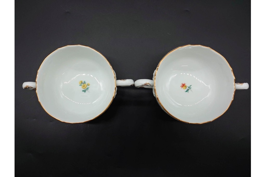 希少!　ドイツ製　Meissen(マイセン)　フラワーブーケ　五つ花デザイン　ダブルハンドルのカップ&ソーサー3客セット　(R-090973)