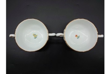 希少!　ドイツ製　Meissen(マイセン)　フラワーブーケ　五つ花デザイン　ダブルハンドルのカップ&ソーサー3客セット　(R-090973)