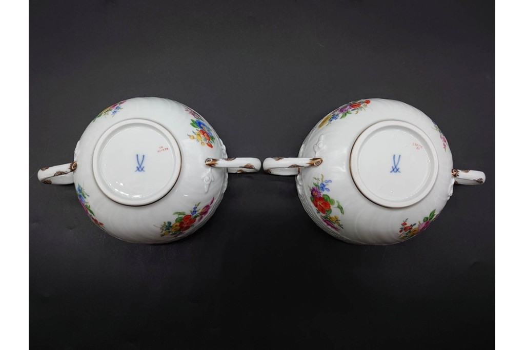 希少!　ドイツ製　Meissen(マイセン)　フラワーブーケ　五つ花デザイン　ダブルハンドルのカップ&ソーサー3客セット　(R-090973)