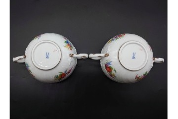 希少!　ドイツ製　Meissen(マイセン)　フラワーブーケ　五つ花デザイン　ダブルハンドルのカップ&ソーサー3客セット　(R-090973)
