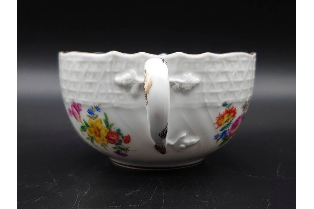希少!　ドイツ製　Meissen(マイセン)　フラワーブーケ　五つ花デザイン　ダブルハンドルのカップ&ソーサー3客セット　(R-090974)