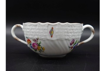 希少!　ドイツ製　Meissen(マイセン)　フラワーブーケ　五つ花デザイン　ダブルハンドルのカップ&ソーサー3客セット　(R-090974)