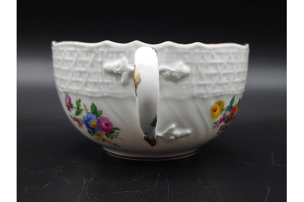 希少!　ドイツ製　Meissen(マイセン)　フラワーブーケ　五つ花デザイン　ダブルハンドルのカップ&ソーサー3客セット　(R-090974)