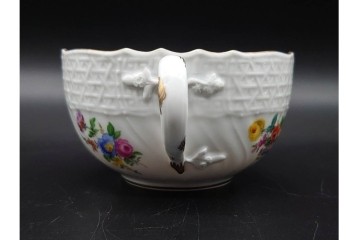 希少!　ドイツ製　Meissen(マイセン)　フラワーブーケ　五つ花デザイン　ダブルハンドルのカップ&ソーサー3客セット　(R-090974)