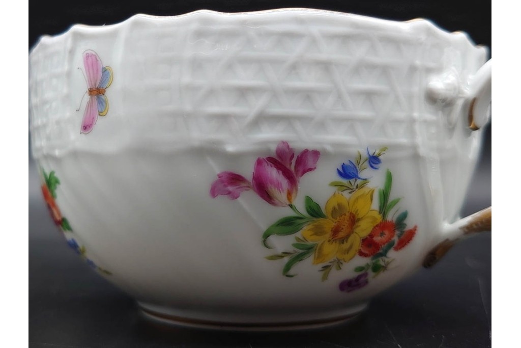 希少!　ドイツ製　Meissen(マイセン)　フラワーブーケ　五つ花デザイン　ダブルハンドルのカップ&ソーサー3客セット　(R-090974)
