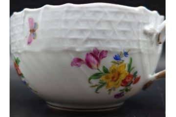 希少!　ドイツ製　Meissen(マイセン)　フラワーブーケ　五つ花デザイン　ダブルハンドルのカップ&ソーサー3客セット　(R-090974)