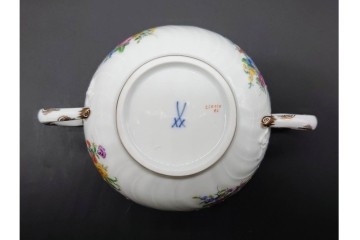 希少!　ドイツ製　Meissen(マイセン)　フラワーブーケ　五つ花デザイン　ダブルハンドルのカップ&ソーサー3客セット　(R-090974)