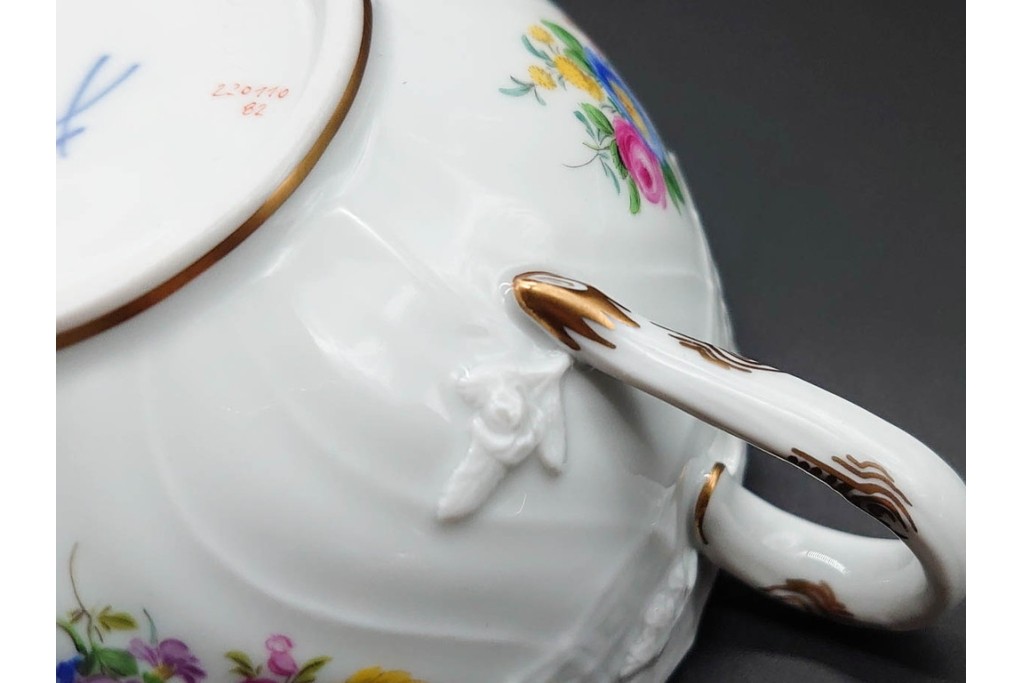 希少!　ドイツ製　Meissen(マイセン)　フラワーブーケ　五つ花デザイン　ダブルハンドルのカップ&ソーサー3客セット　(R-090974)