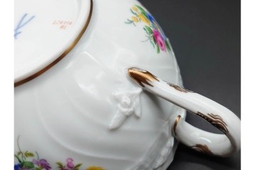 希少!　ドイツ製　Meissen(マイセン)　フラワーブーケ　五つ花デザイン　ダブルハンドルのカップ&ソーサー3客セット　(R-090974)