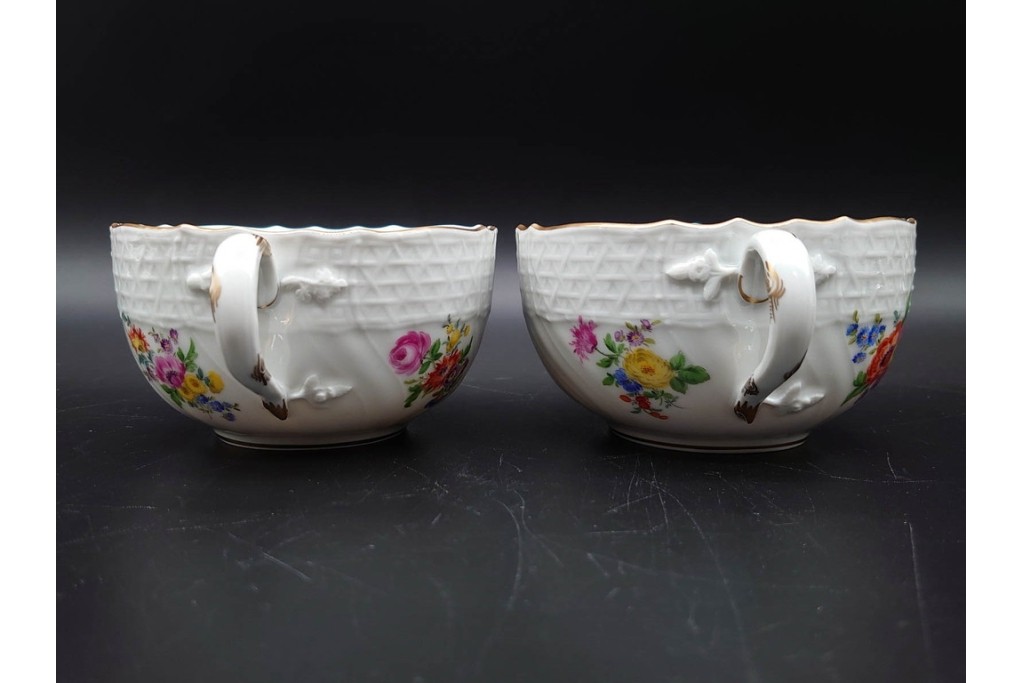 希少!　ドイツ製　Meissen(マイセン)　フラワーブーケ　五つ花デザイン　ダブルハンドルのカップ&ソーサー3客セット　(R-090974)
