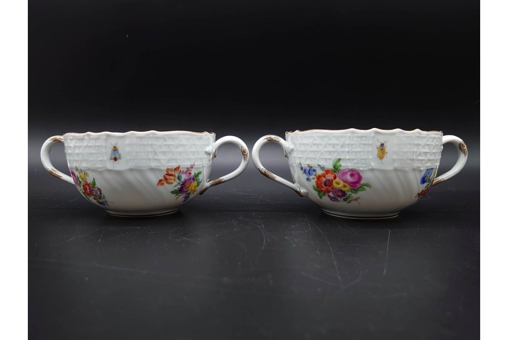 希少!　ドイツ製　Meissen(マイセン)　フラワーブーケ　五つ花デザイン　ダブルハンドルのカップ&ソーサー3客セット　(R-090974)