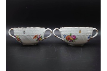 希少!　ドイツ製　Meissen(マイセン)　フラワーブーケ　五つ花デザイン　ダブルハンドルのカップ&ソーサー3客セット　(R-090974)