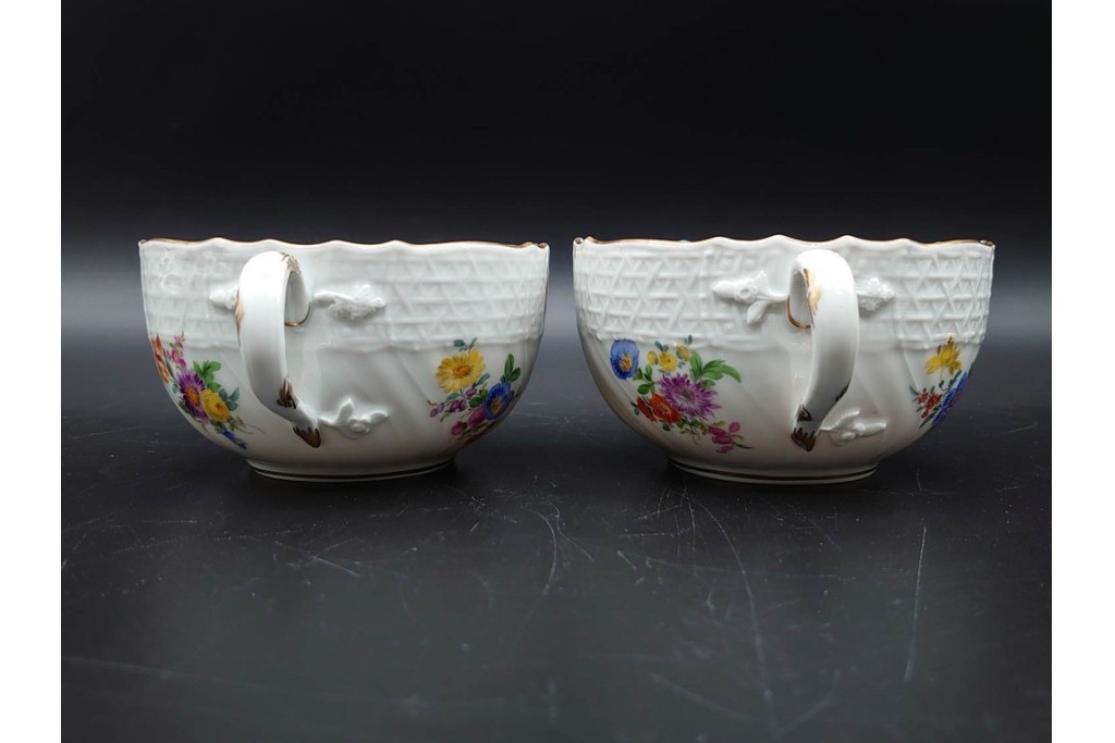 希少!　ドイツ製　Meissen(マイセン)　フラワーブーケ　五つ花デザイン　ダブルハンドルのカップ&ソーサー3客セット　(R-090974)