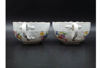 希少!　ドイツ製　Meissen(マイセン)　フラワーブーケ　五つ花デザイン　ダブルハンドルのカップ&ソーサー3客セット　(R-090974)