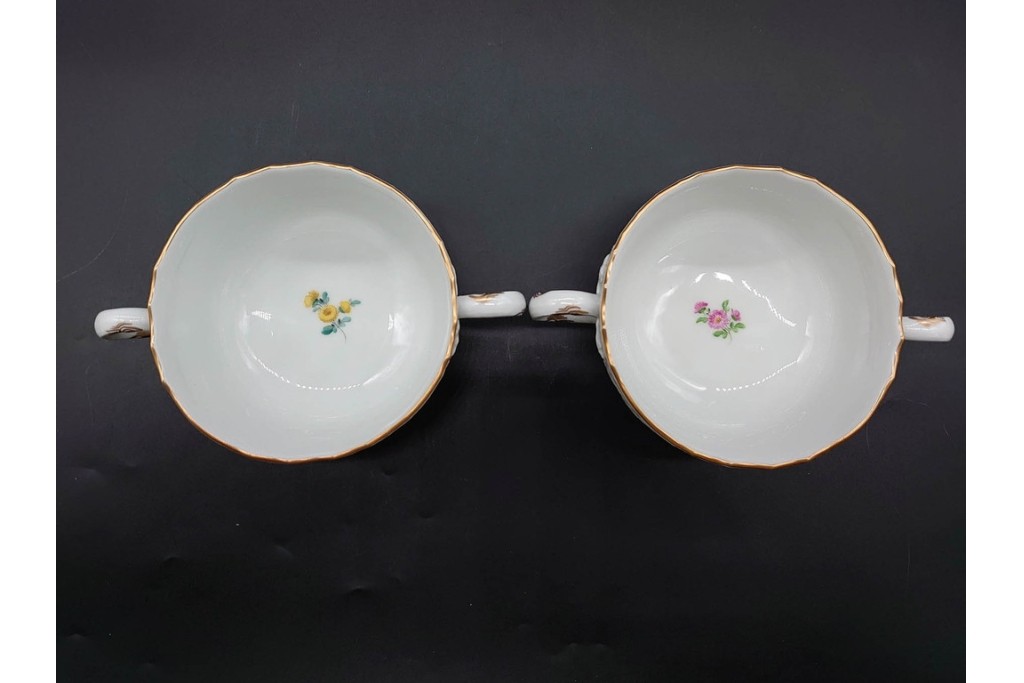 希少!　ドイツ製　Meissen(マイセン)　フラワーブーケ　五つ花デザイン　ダブルハンドルのカップ&ソーサー3客セット　(R-090974)