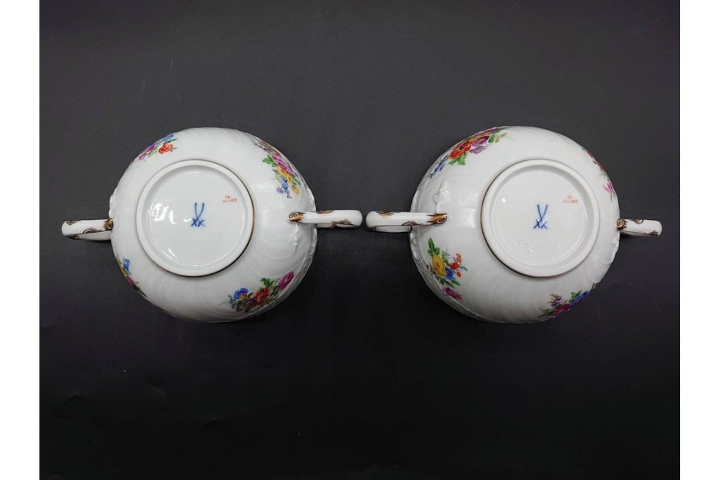 希少!　ドイツ製　Meissen(マイセン)　フラワーブーケ　五つ花デザイン　ダブルハンドルのカップ&ソーサー3客セット　(R-090974)
