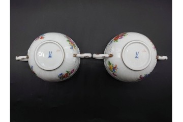 希少!　ドイツ製　Meissen(マイセン)　フラワーブーケ　五つ花デザイン　ダブルハンドルのカップ&ソーサー3客セット　(R-090974)