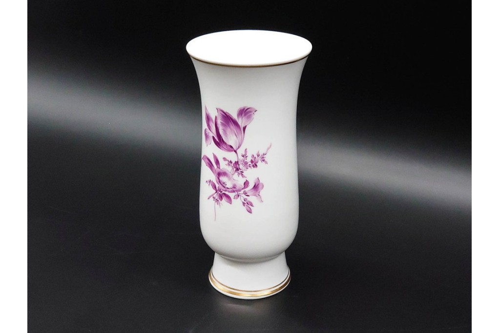 ドイツ製　Meissen(マイセン)　フラワーブーケ　三つ花シリーズ　高さ約18cm　バイオレットカラーの絵付けが上品なフラワーベース　(R-090975)