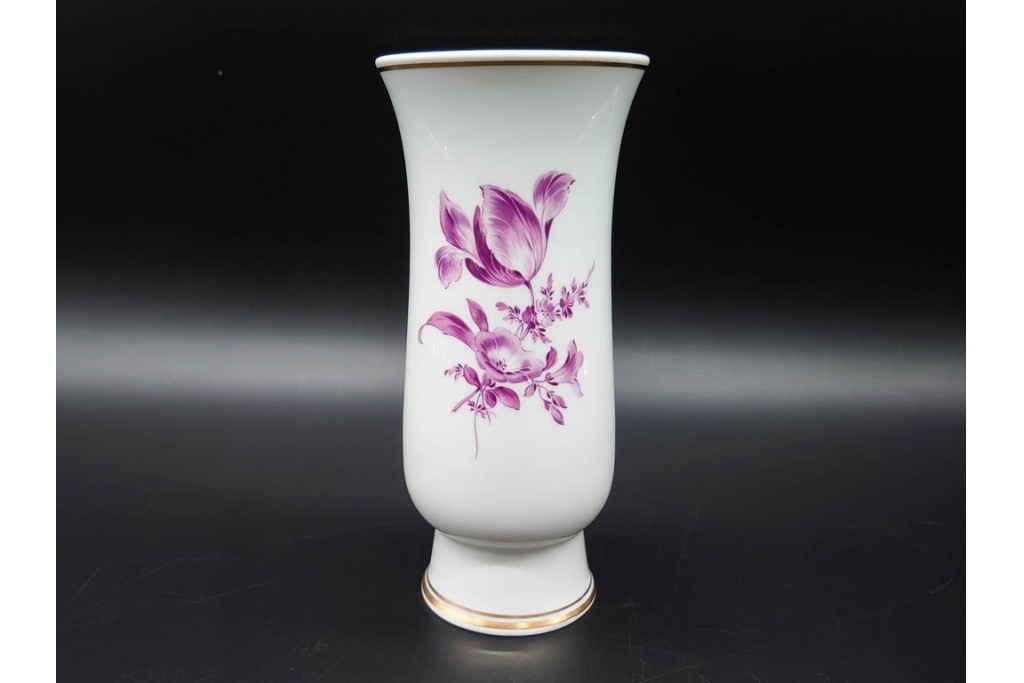 ドイツ製　Meissen(マイセン)　フラワーブーケ　三つ花シリーズ　高さ約18cm　バイオレットカラーの絵付けが上品なフラワーベース　(R-090975)