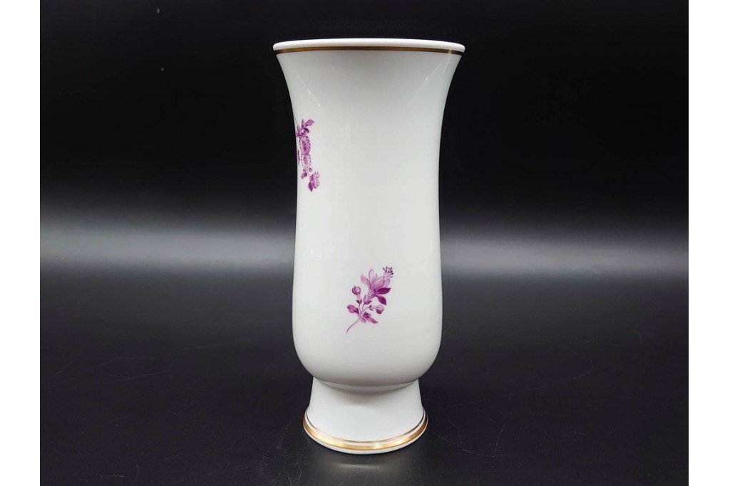 ドイツ製　Meissen(マイセン)　フラワーブーケ　三つ花シリーズ　高さ約18cm　バイオレットカラーの絵付けが上品なフラワーベース　(R-090975)