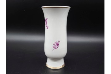 ドイツ製　Meissen(マイセン)　フラワーブーケ　三つ花シリーズ　高さ約18cm　バイオレットカラーの絵付けが上品なフラワーベース　(R-090975)