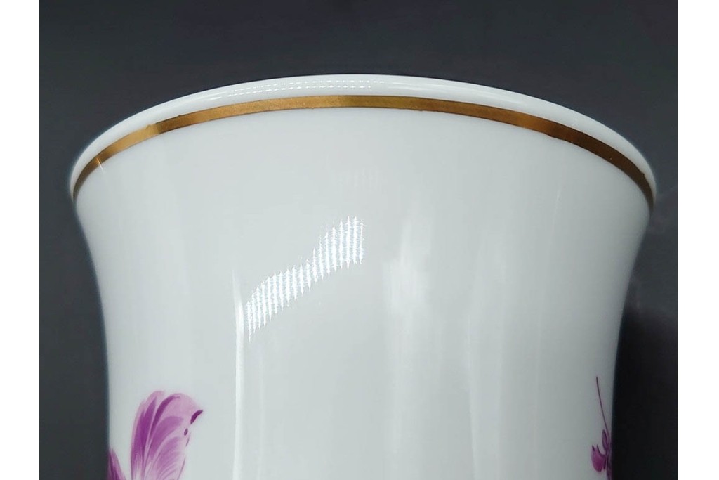 ドイツ製　Meissen(マイセン)　フラワーブーケ　三つ花シリーズ　高さ約18cm　バイオレットカラーの絵付けが上品なフラワーベース　(R-090975)