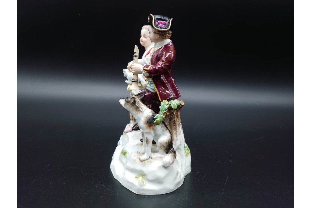 ドイツアンティーク　Meissen(マイセン)　羊飼いの男女と犬と羊(親子)を色鮮やかに表現したフィギュリン　(R-090976)