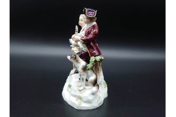 ドイツアンティーク　Meissen(マイセン)　羊飼いの男女と犬と羊(親子)を色鮮やかに表現したフィギュリン　(R-090976)